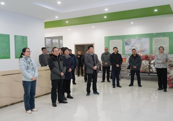 校黨委書記柳和生，校黨委副書記、校長徐長節，校黨委副書記羅文俊一行赴關山村智慧農業產業園調研走訪