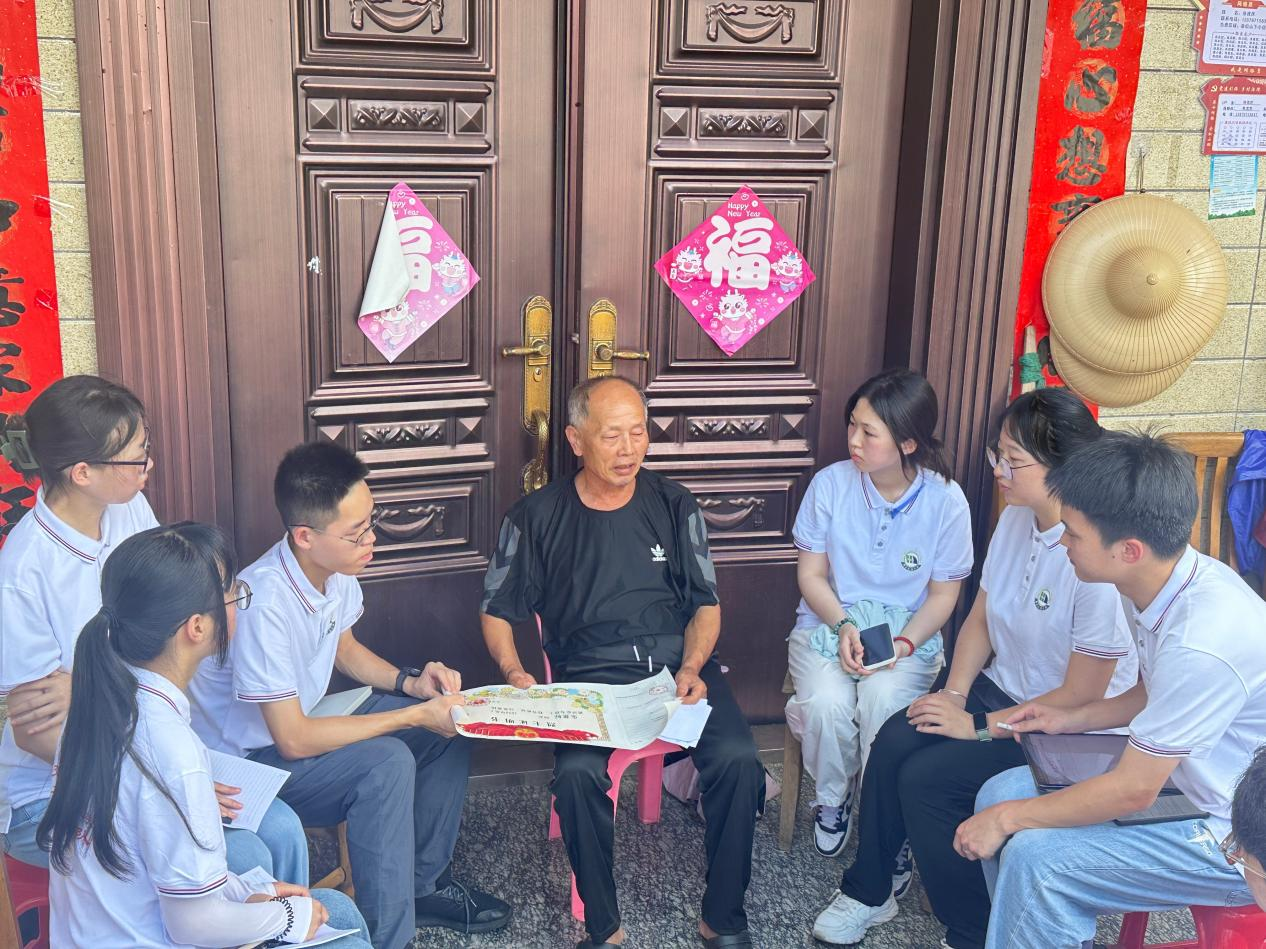 華東交通大學(xué)暑期社會(huì)實(shí)踐團(tuán)赴瑞金尋訪紅軍后代_fororder_圖片17 華東交通大學(xué)暑期社會(huì)實(shí)踐團(tuán)赴瑞金尋訪紅軍后代_fororder_圖片17