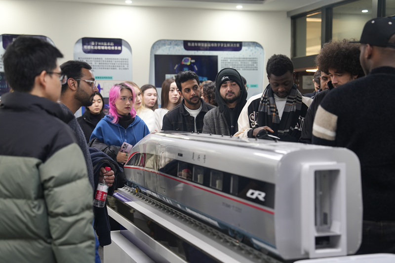 共繪“幸福路”：中外青年開(kāi)展鐵路文化交流活動(dòng)_fororder_圖片4