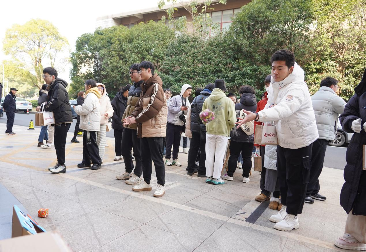 長風破浪終上岸 華東交通大學暖心慰問考研學子